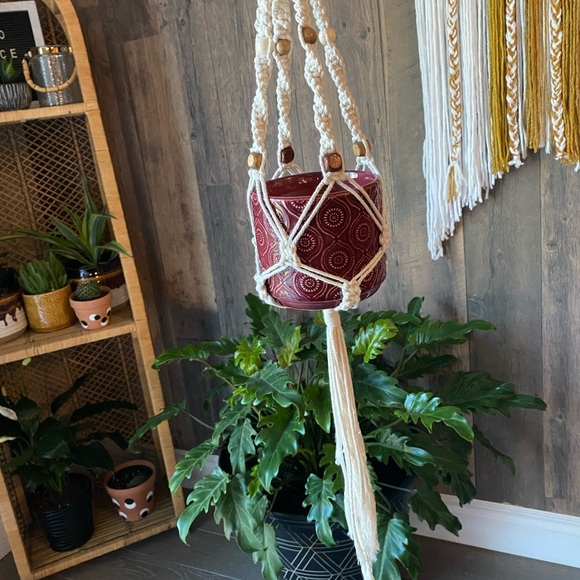 Handmade Macrame Plant Hanger With Red Pot 🌵 - Picture 3 of 4
